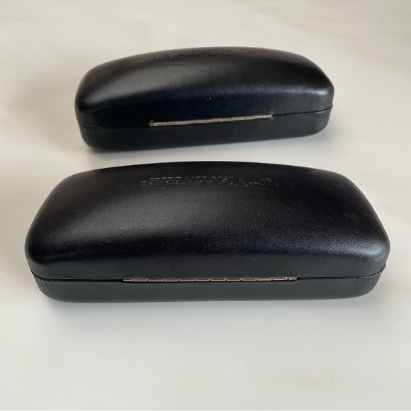 Pair of Visionworks hard shell glasses cases - Picture 3 of 9